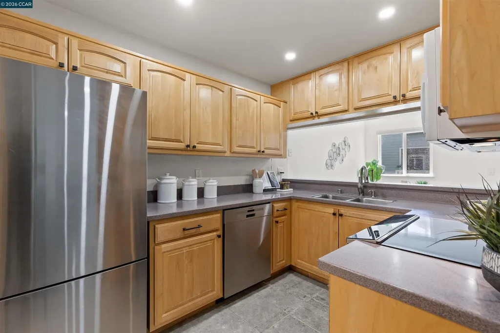 760 Canyon Oaks Drive Oakland CA 94605