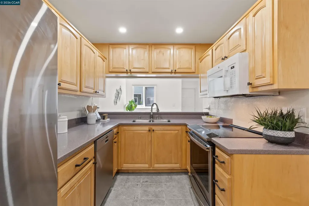 760 Canyon Oaks Drive Oakland CA 94605