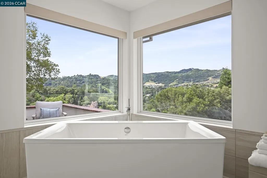 1 Oakview Terrace Orinda CA 94563