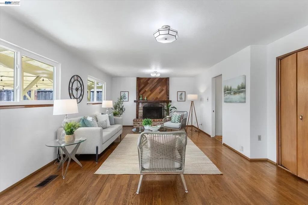 156 Mecartney Road Alameda CA 94502