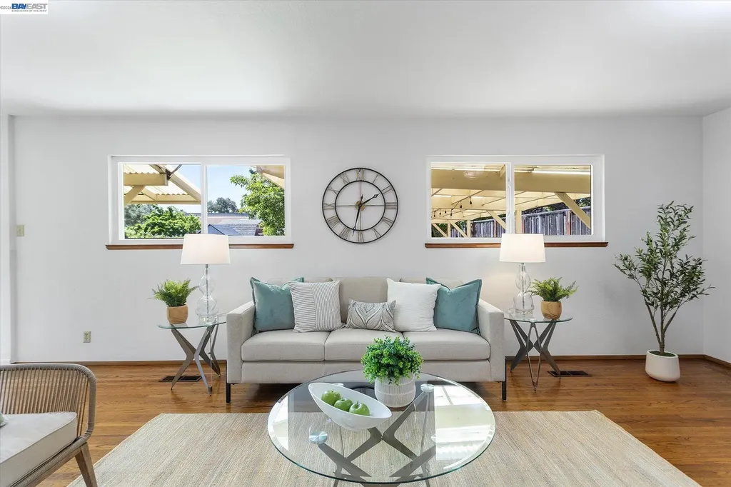 156 Mecartney Road Alameda CA 94502