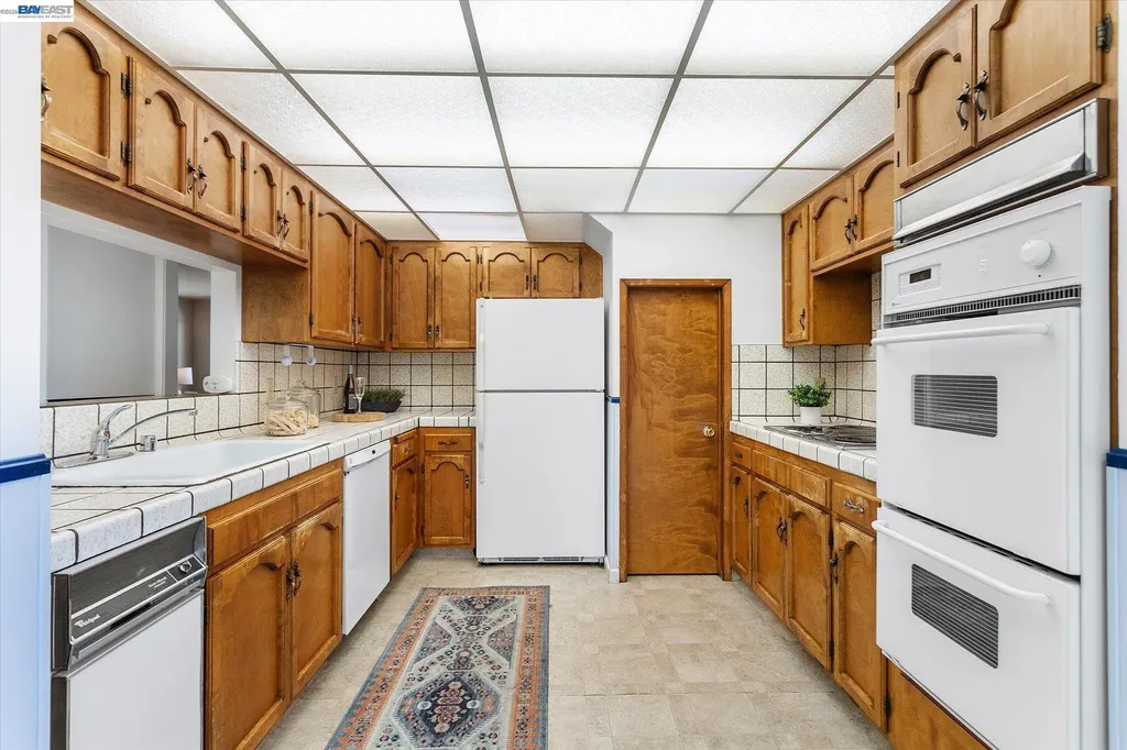 156 Mecartney Road Alameda CA 94502