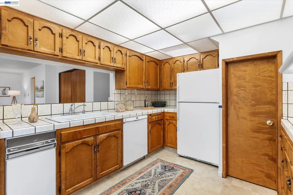 156 Mecartney Road Alameda CA 94502