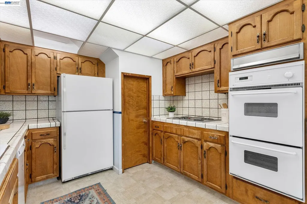156 Mecartney Road Alameda CA 94502