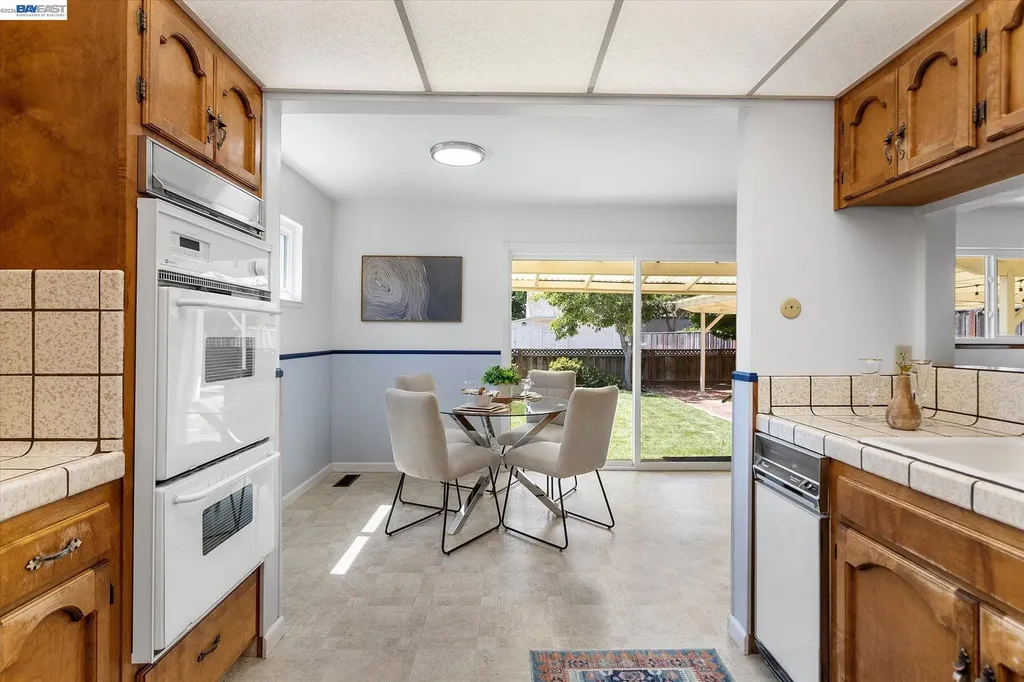 156 Mecartney Road Alameda CA 94502