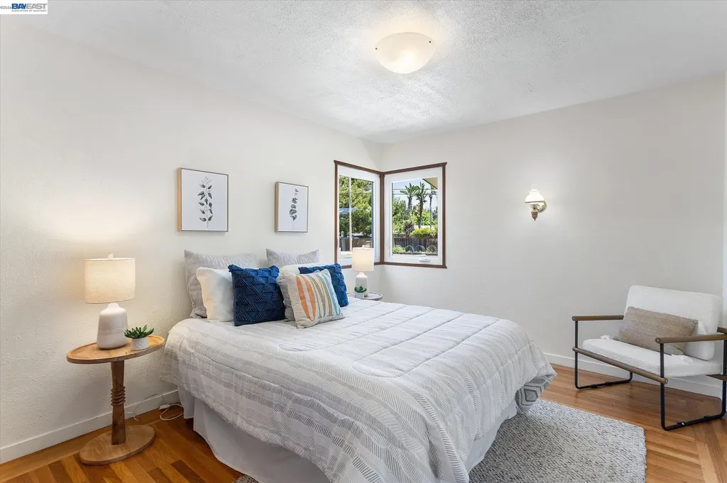 156 Mecartney Road Alameda CA 94502