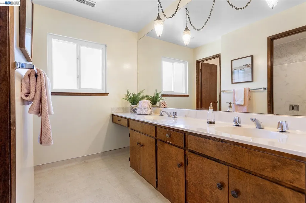 156 Mecartney Road Alameda CA 94502