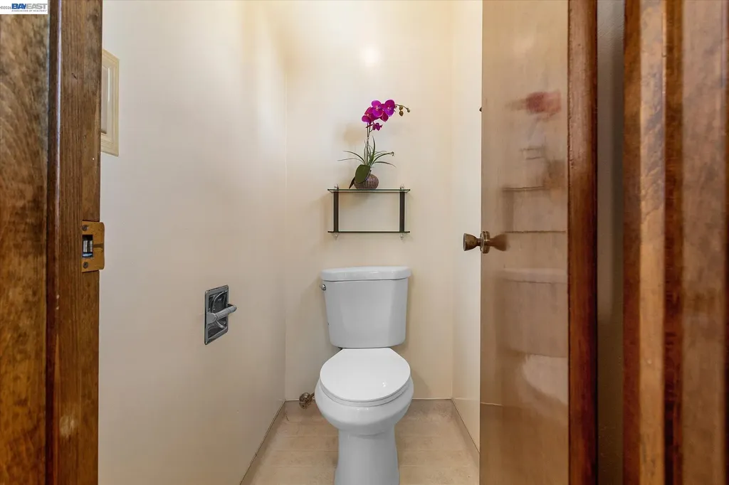156 Mecartney Road Alameda CA 94502