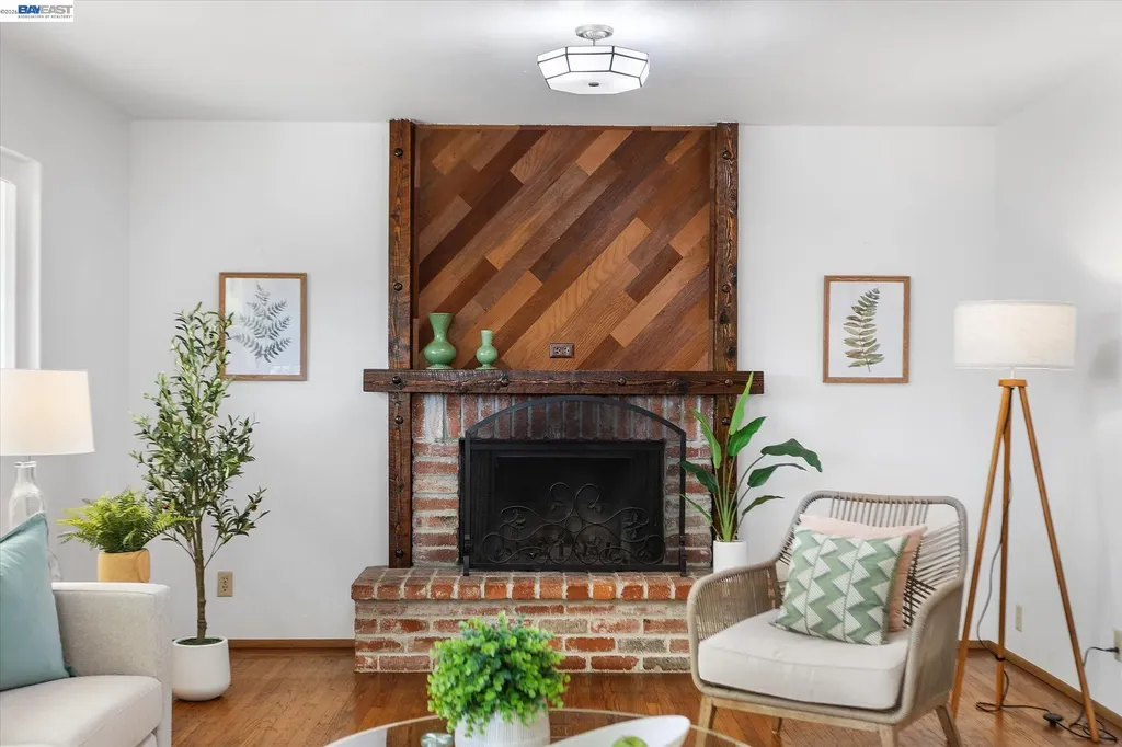 156 Mecartney Road Alameda CA 94502