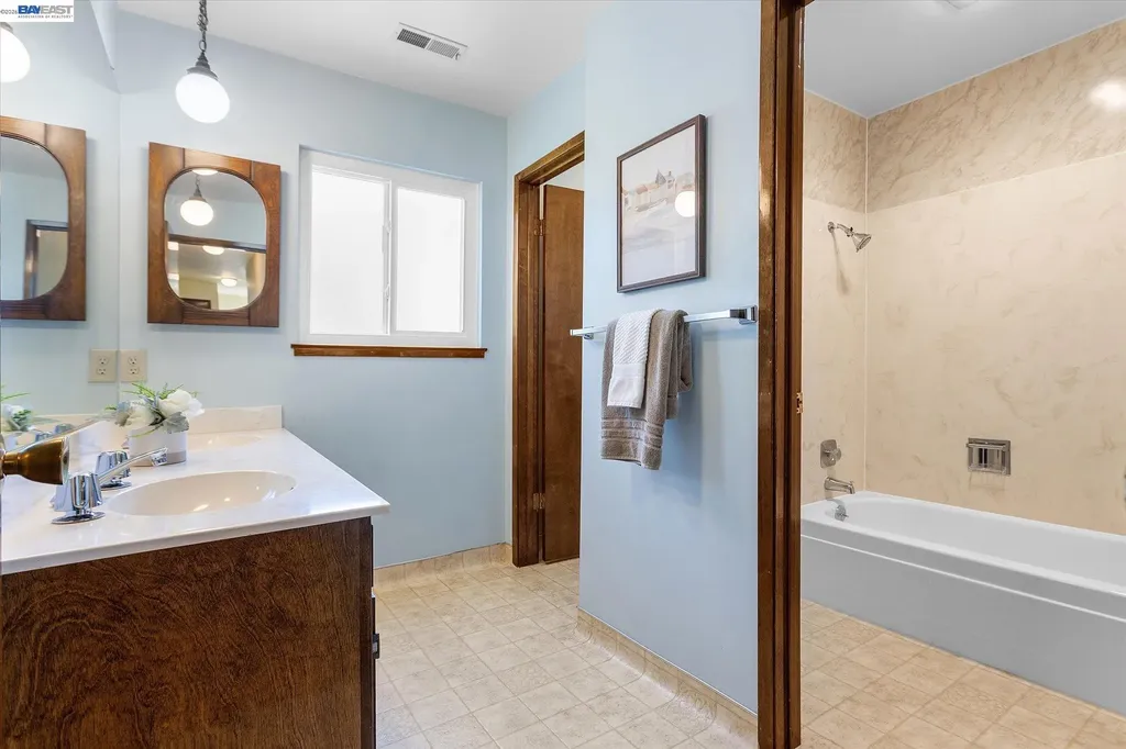 156 Mecartney Road Alameda CA 94502