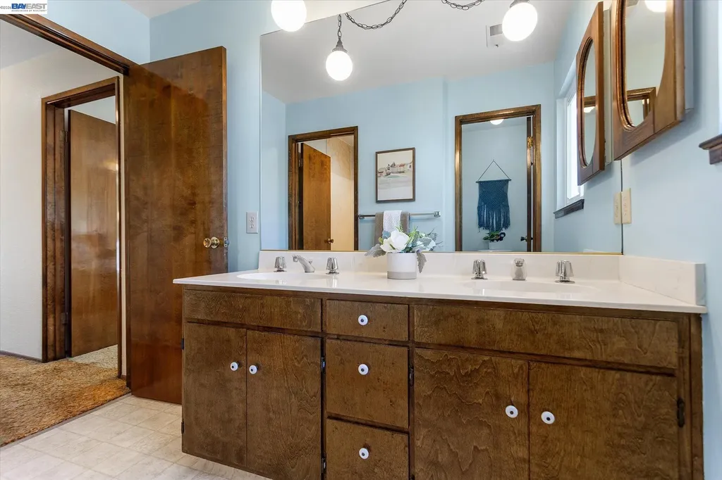 156 Mecartney Road Alameda CA 94502