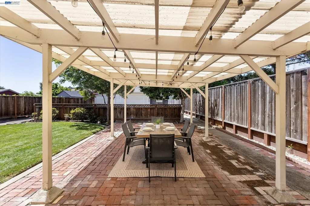 156 Mecartney Road Alameda CA 94502
