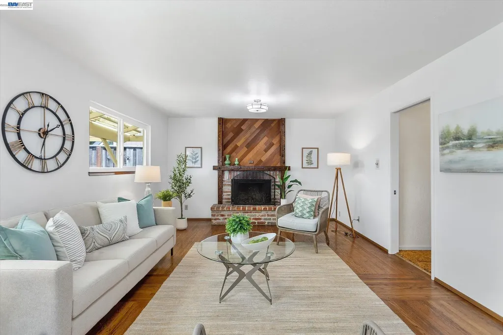 156 Mecartney Road Alameda CA 94502