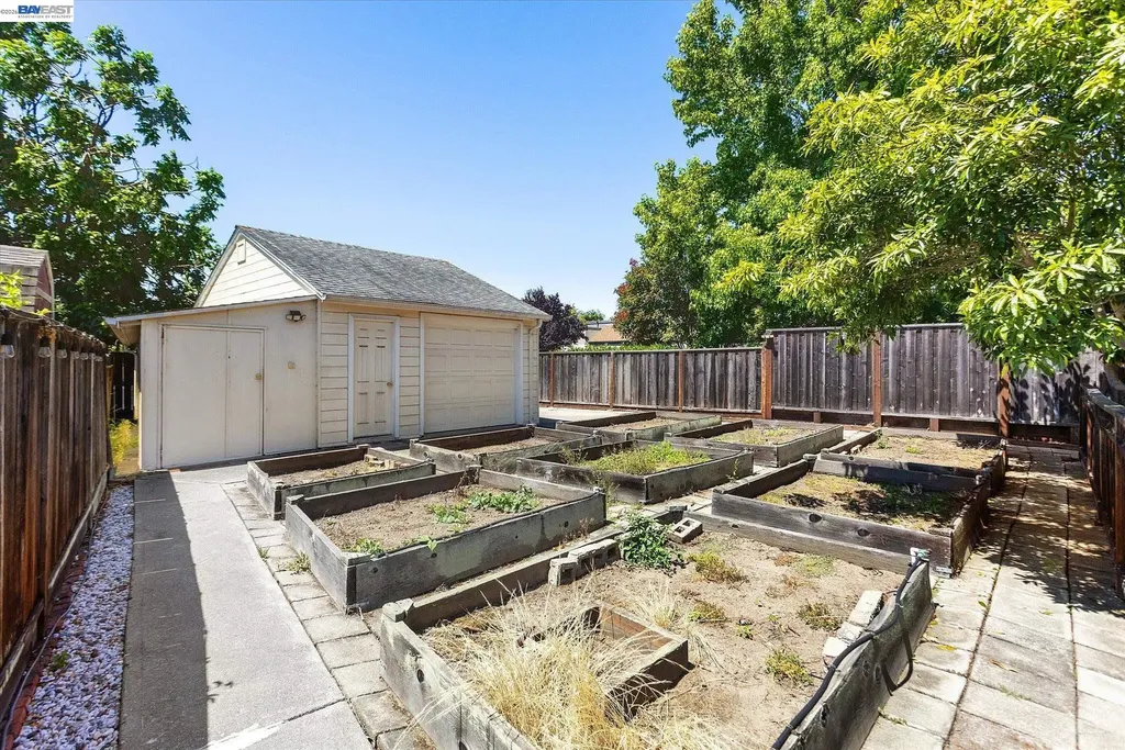 156 Mecartney Road Alameda CA 94502