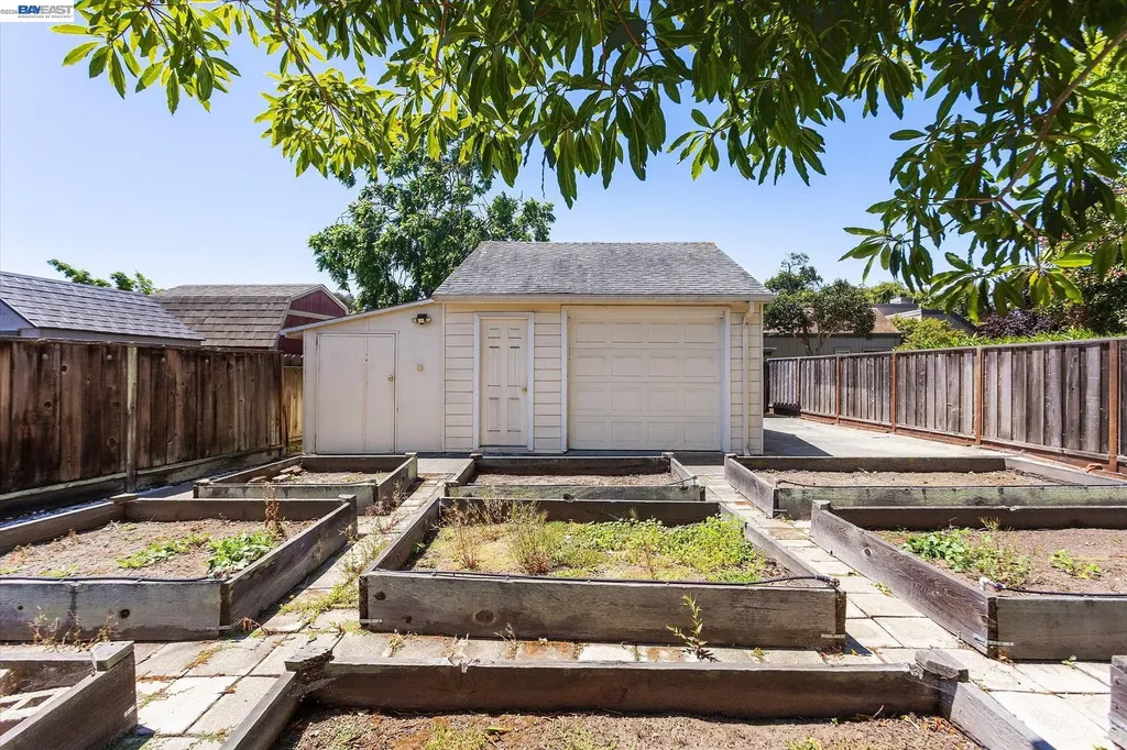 156 Mecartney Road Alameda CA 94502