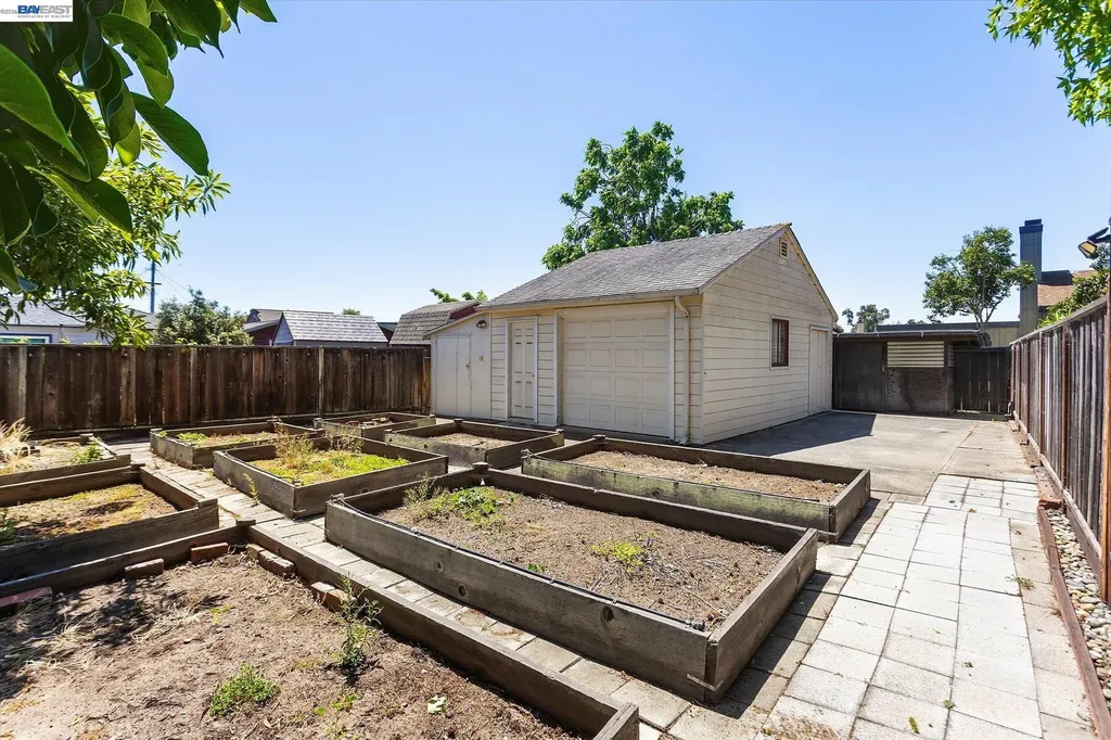 156 Mecartney Road Alameda CA 94502