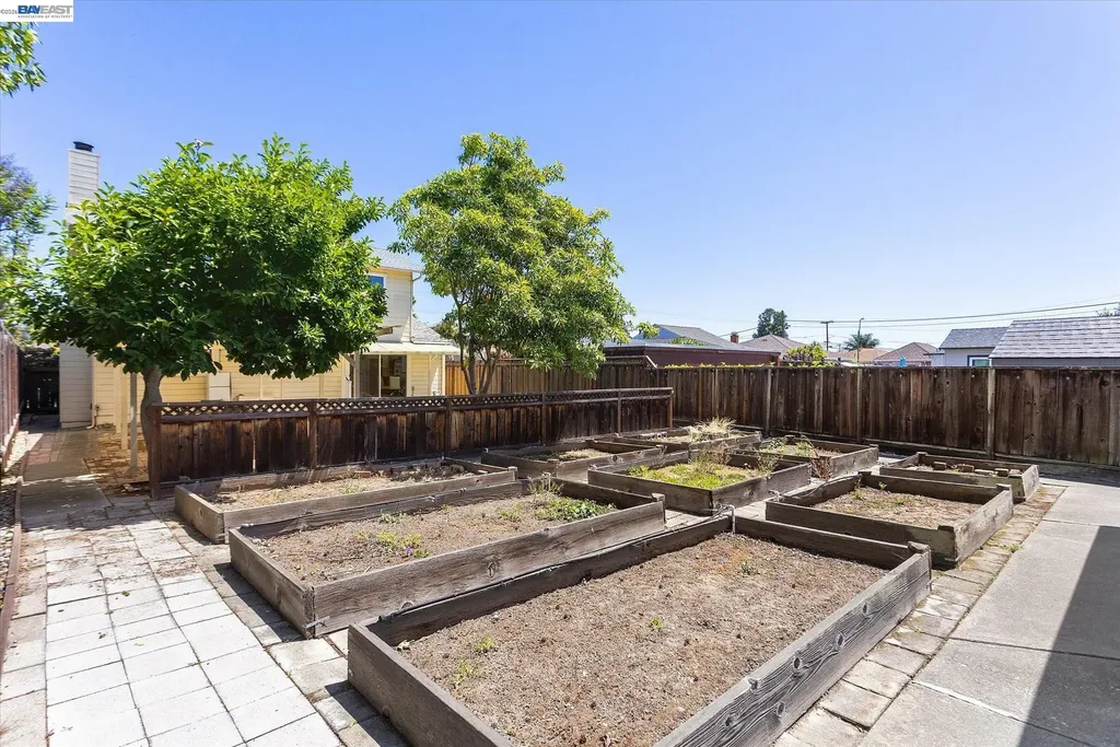 156 Mecartney Road Alameda CA 94502