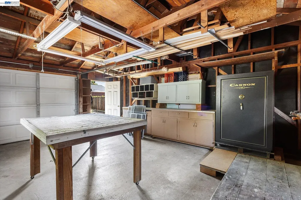 156 Mecartney Road Alameda CA 94502