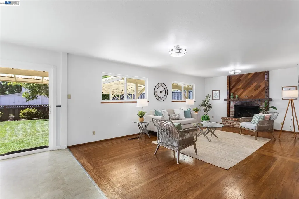 156 Mecartney Road Alameda CA 94502