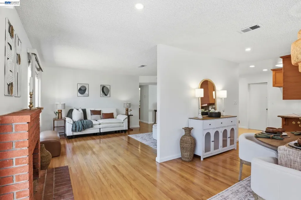2339 Belvedere Avenue San Leandro CA 94577