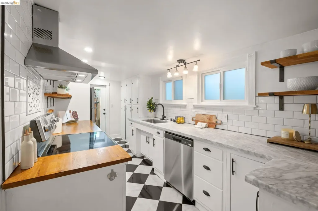 2647 Monterey Boulevard Oakland CA 94602