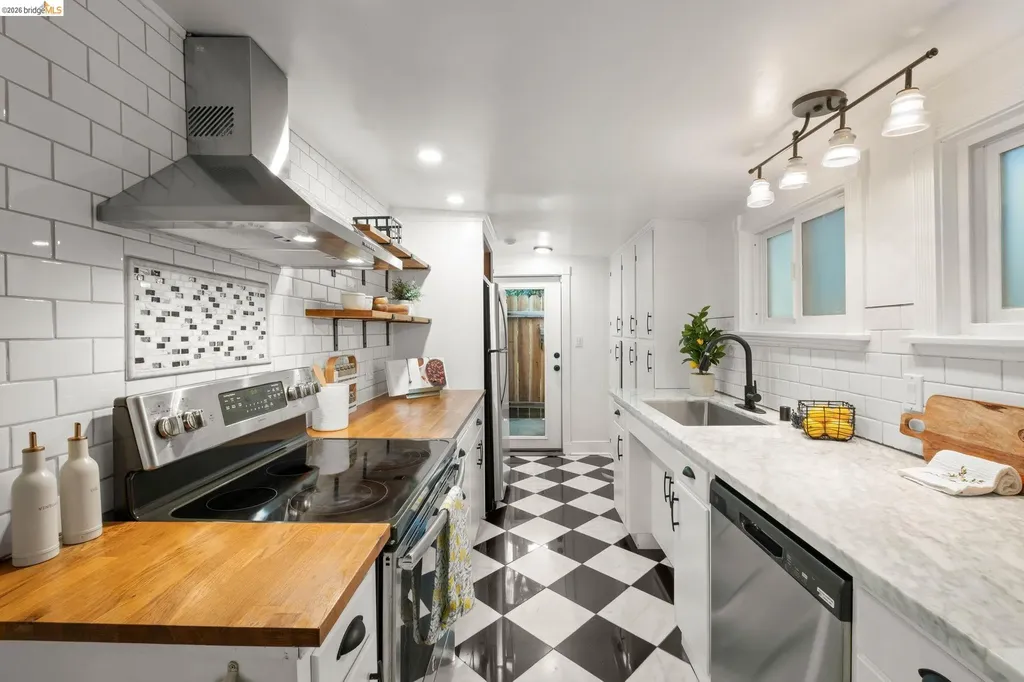 2647 Monterey Boulevard Oakland CA 94602