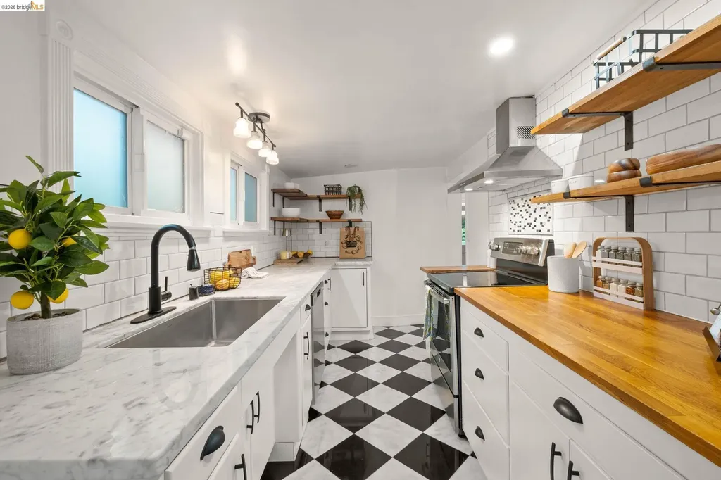2647 Monterey Boulevard Oakland CA 94602