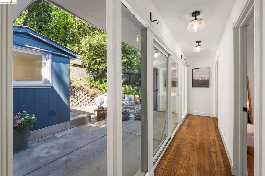 2647 Monterey Boulevard Oakland CA 94602