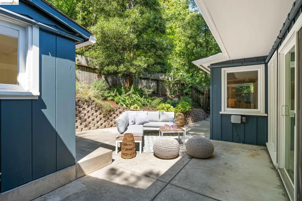 2647 Monterey Boulevard Oakland CA 94602