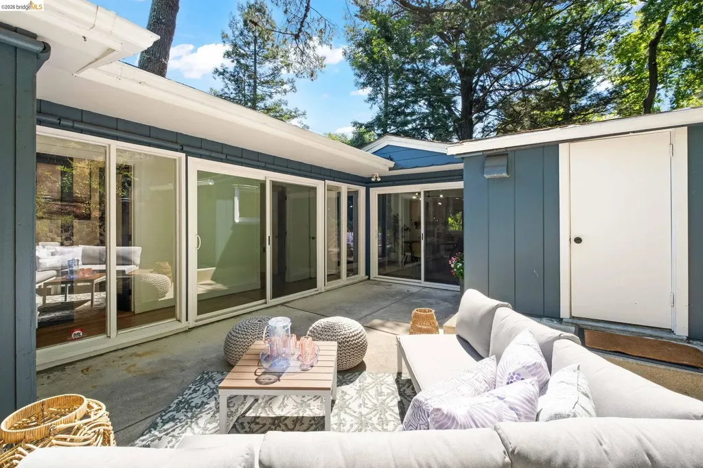 2647 Monterey Boulevard Oakland CA 94602