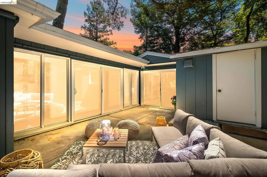2647 Monterey Boulevard Oakland CA 94602