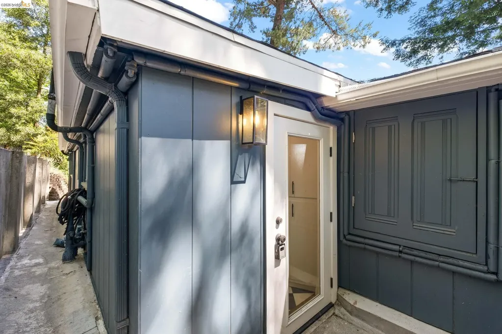 2647 Monterey Boulevard Oakland CA 94602