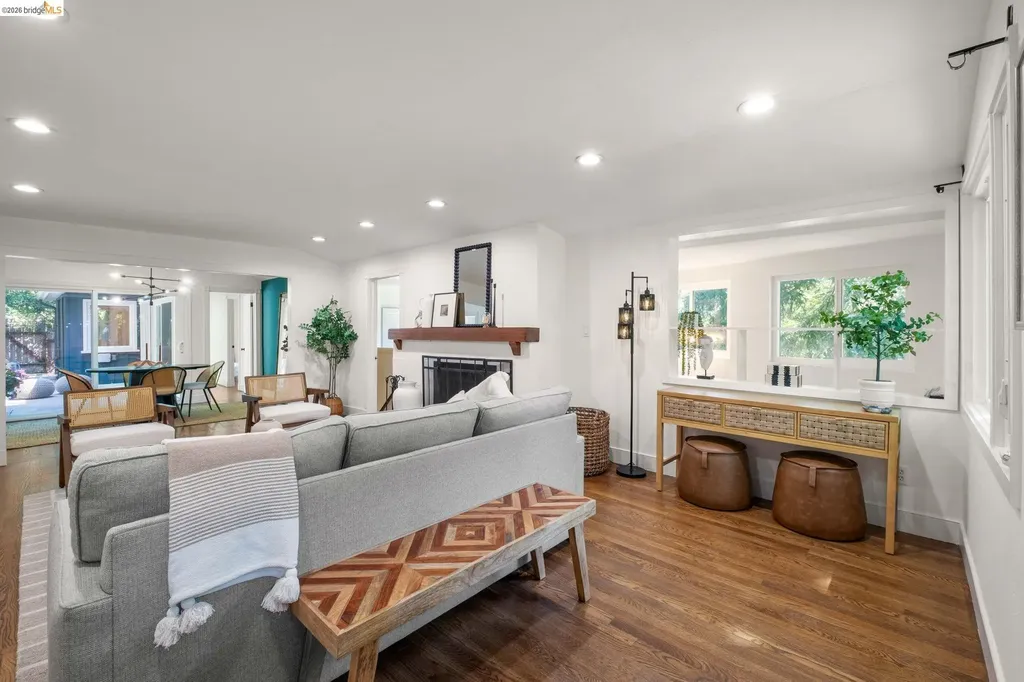 2647 Monterey Boulevard Oakland CA 94602