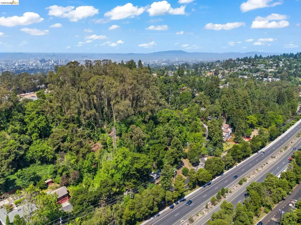 2647 Monterey Boulevard Oakland CA 94602