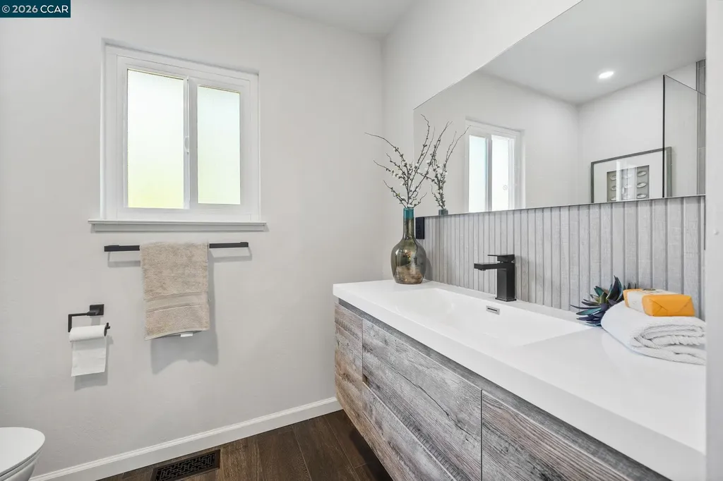 1770 Claycord Avenue Concord CA 94521