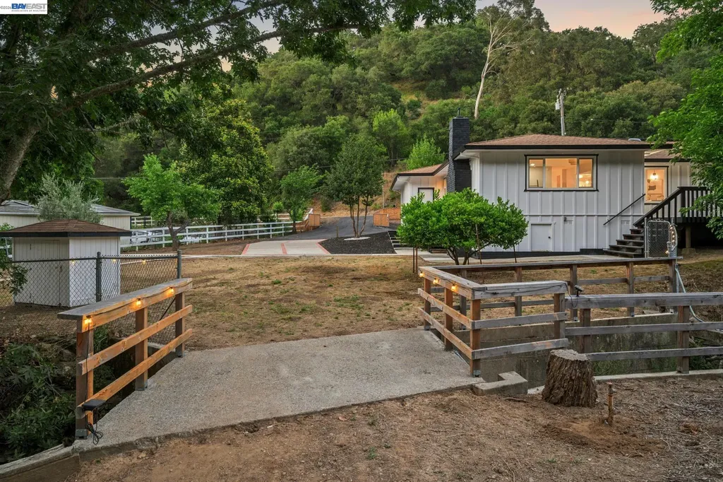 31067 Palomares Road Castro Valley CA 94552