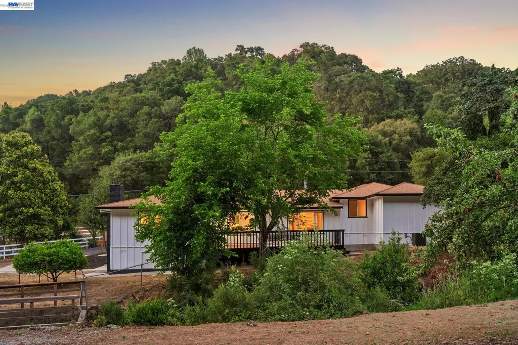 31067 Palomares Road Castro Valley CA 94552