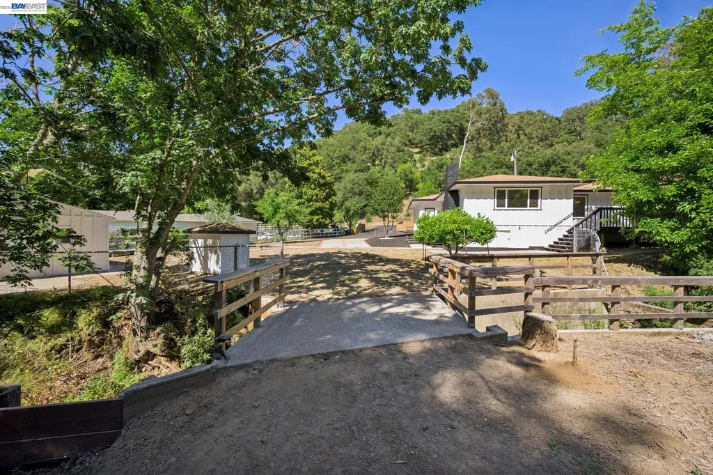31067 Palomares Road Castro Valley CA 94552