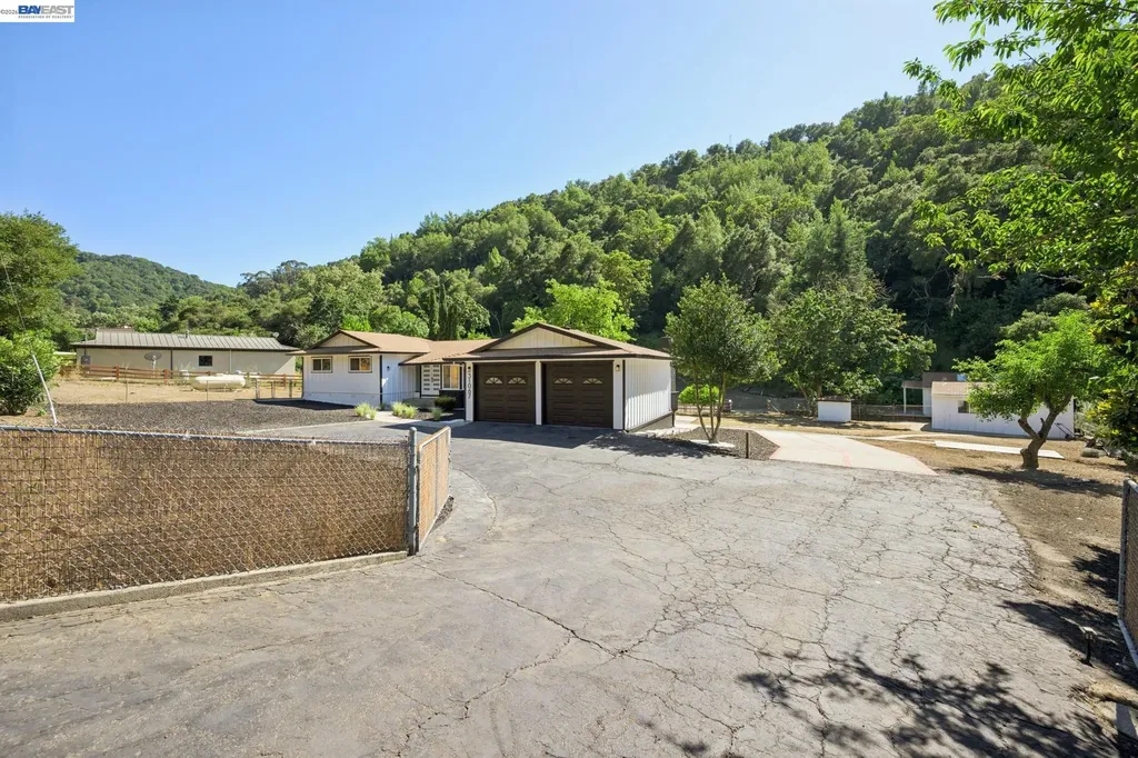 31067 Palomares Road Castro Valley CA 94552