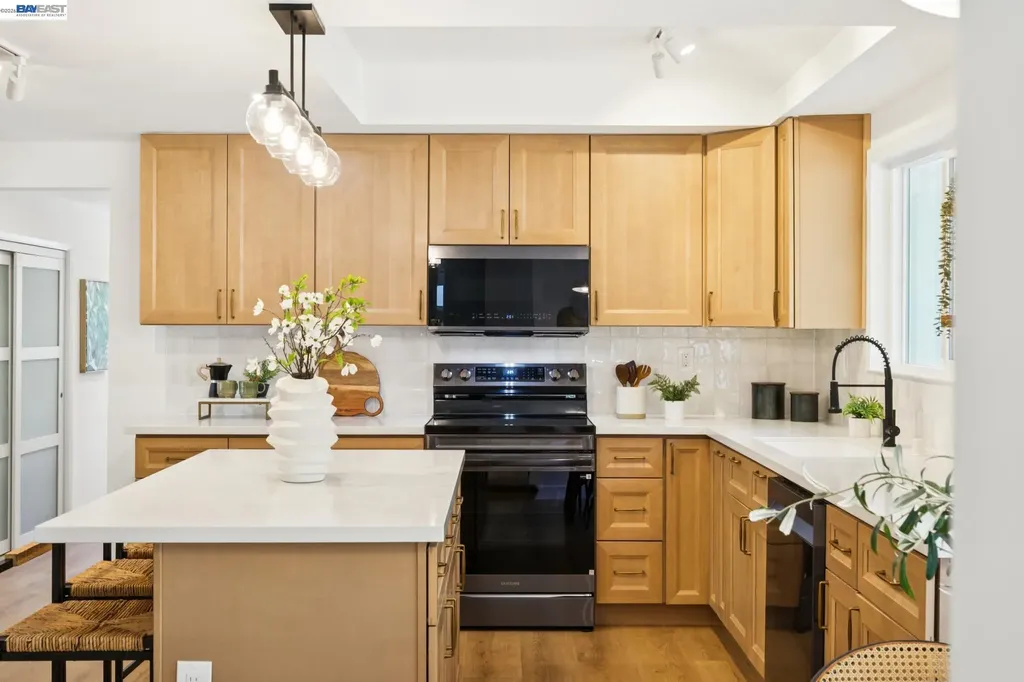 31067 Palomares Road Castro Valley CA 94552