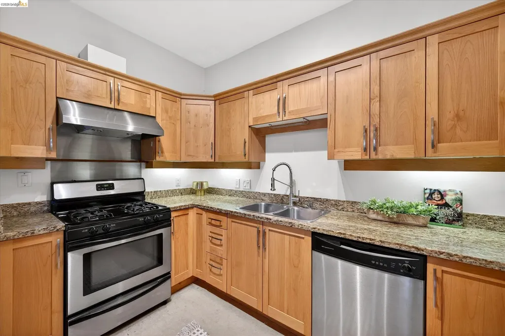 574 48th Street Oakland CA 94609