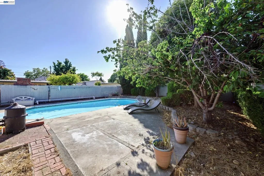 784 Sunset Boulevard Hayward CA 94541