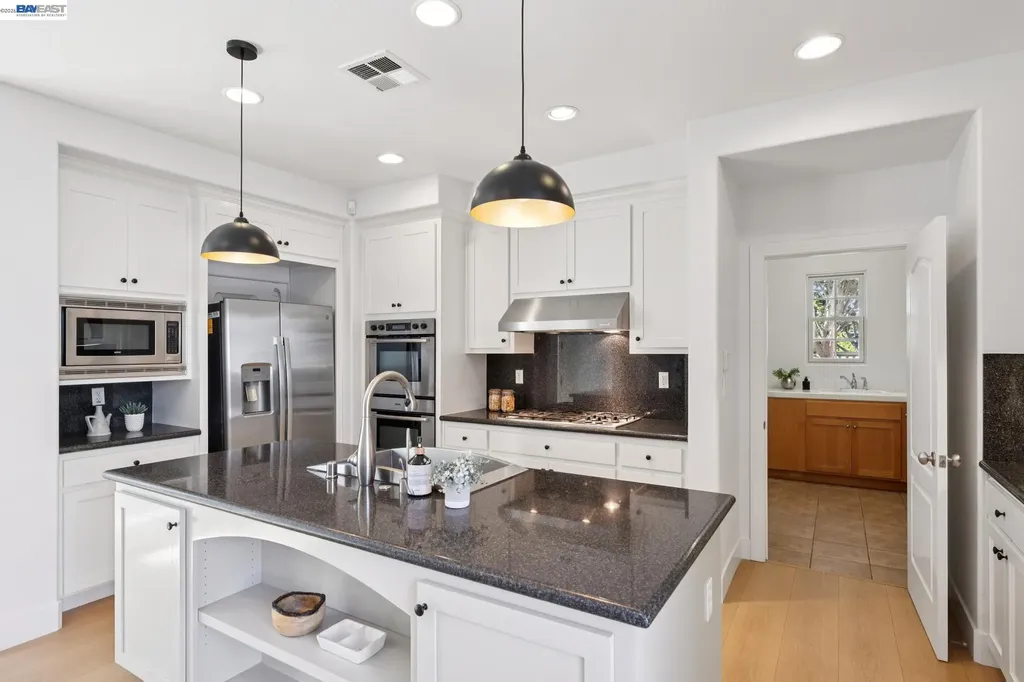 2361 Coral Sea Street Alameda CA 94501