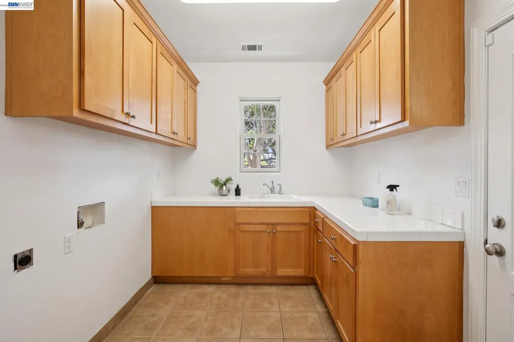 2361 Coral Sea Street Alameda CA 94501