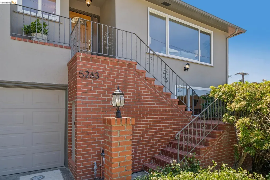 5263 Proctor Avenue Oakland CA 94618