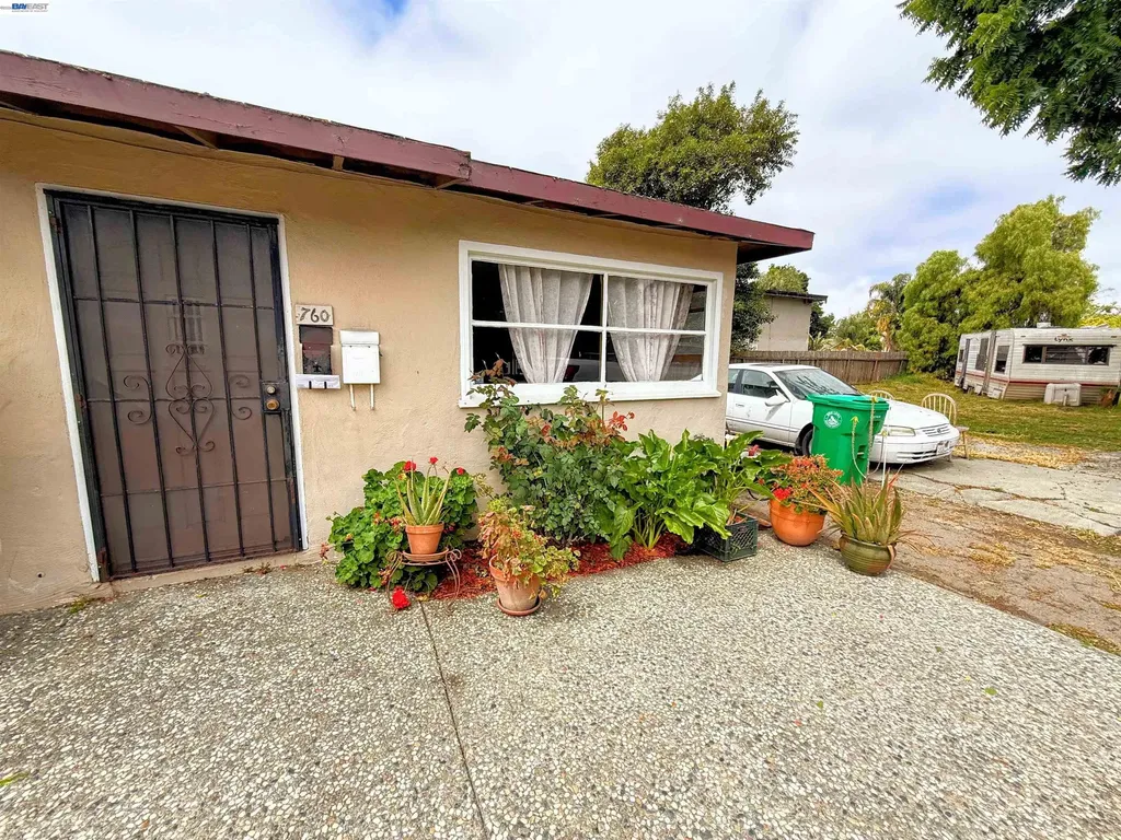 752 Blossom Way Hayward CA 94541