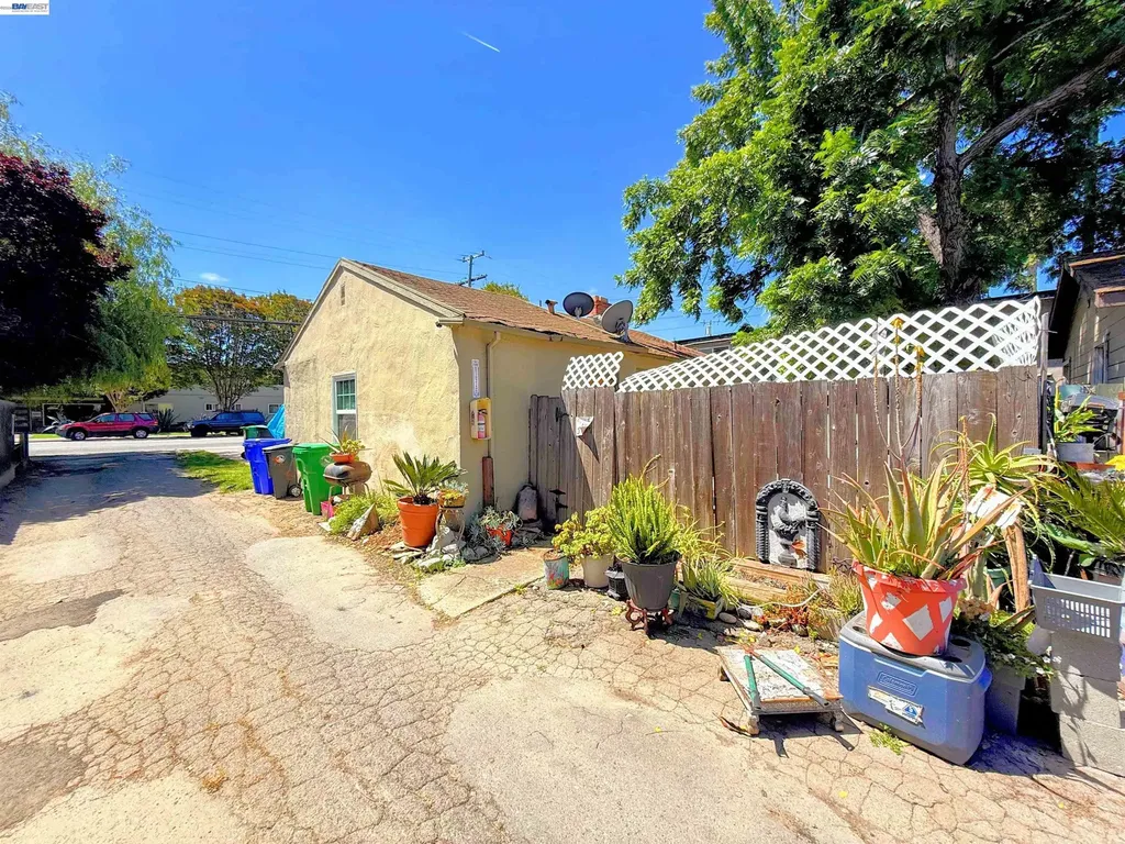 752 Blossom Way Hayward CA 94541