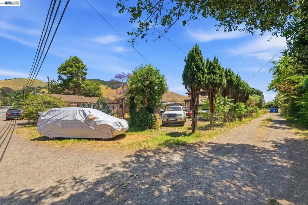 585 Old Canyon Road Fremont CA 94536