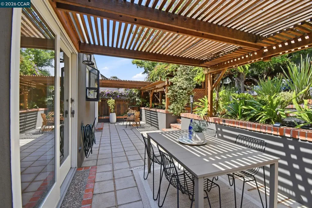 1056 El Centro Avenue Oakland CA 94602