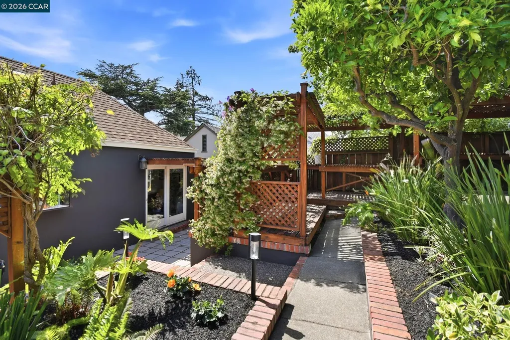 1056 El Centro Avenue Oakland CA 94602